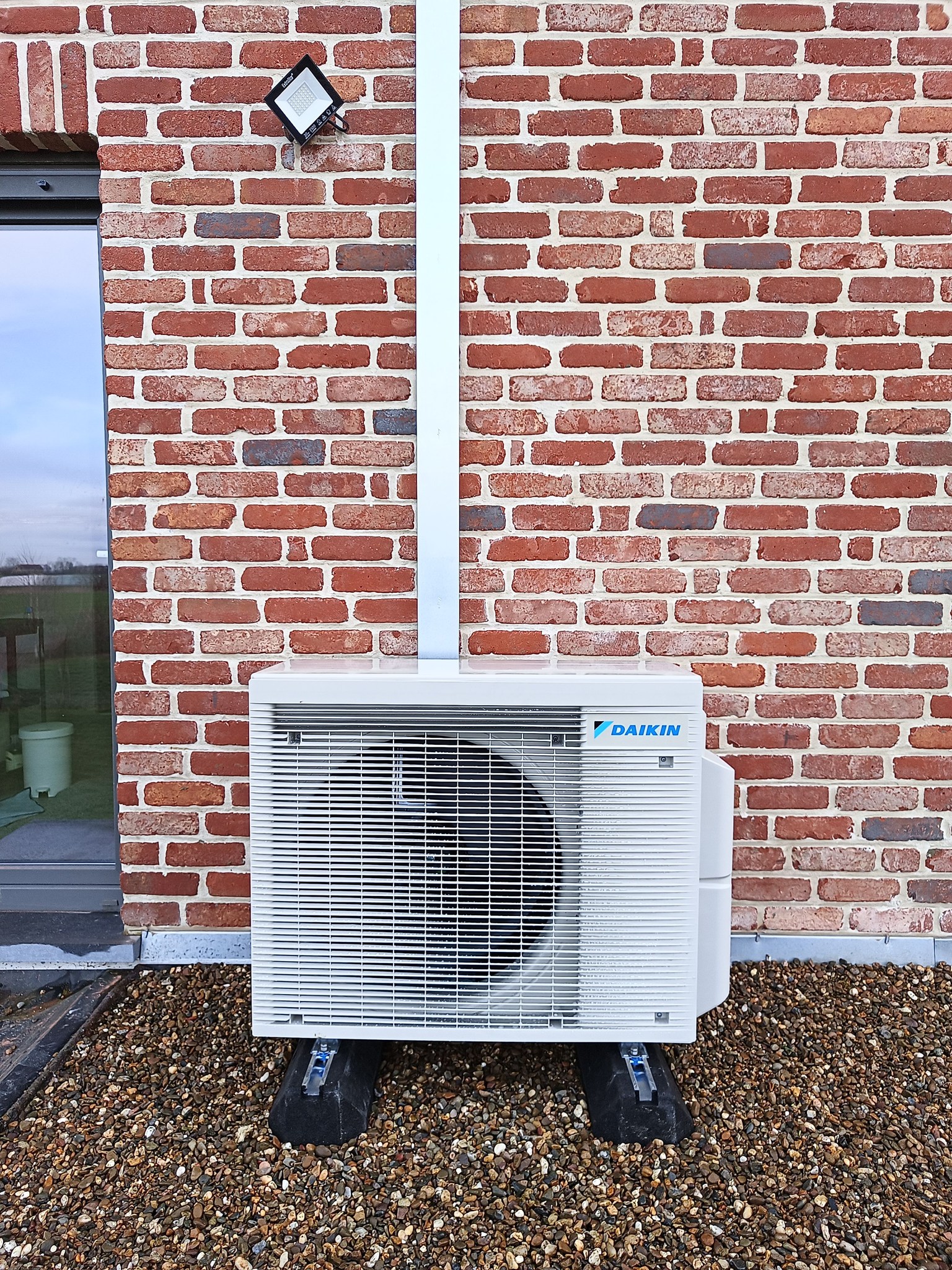 pompe-a-chaleur-air-eau-hansez-roggeman-belgique